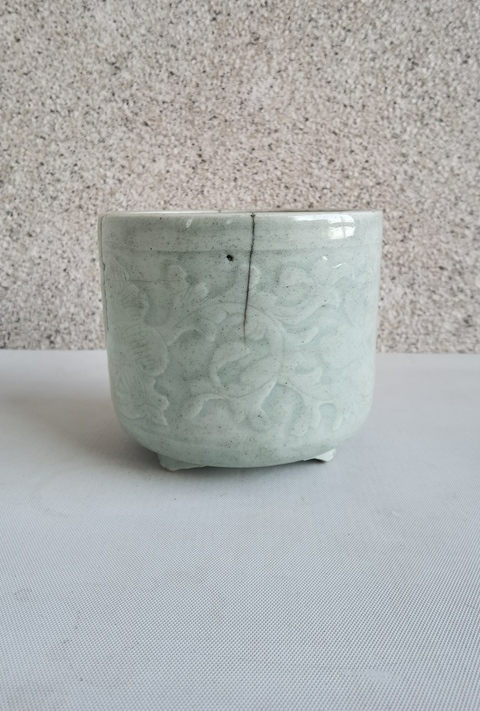 古玩陶瓷豆青釉刻花三足爐拍賣,當前價格398元