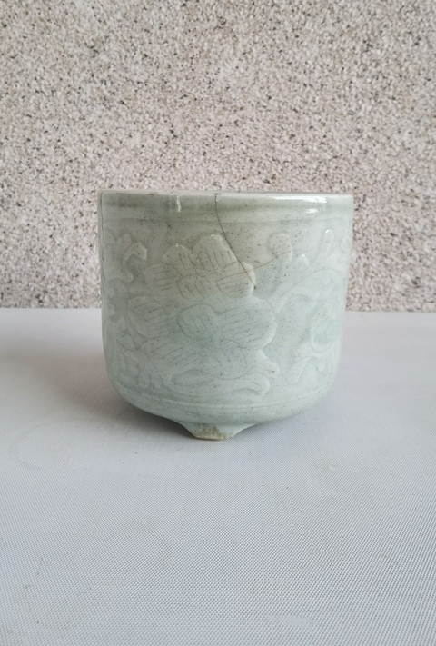 古玩陶瓷豆青釉刻花三足爐拍賣,當前價格398元