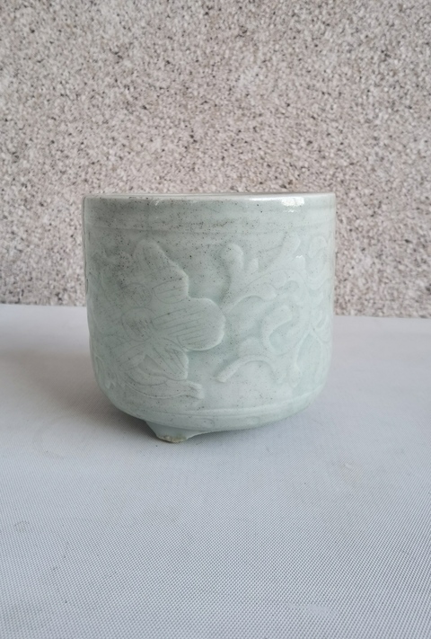 古玩陶瓷豆青釉刻花三足爐拍賣,當前價格398元