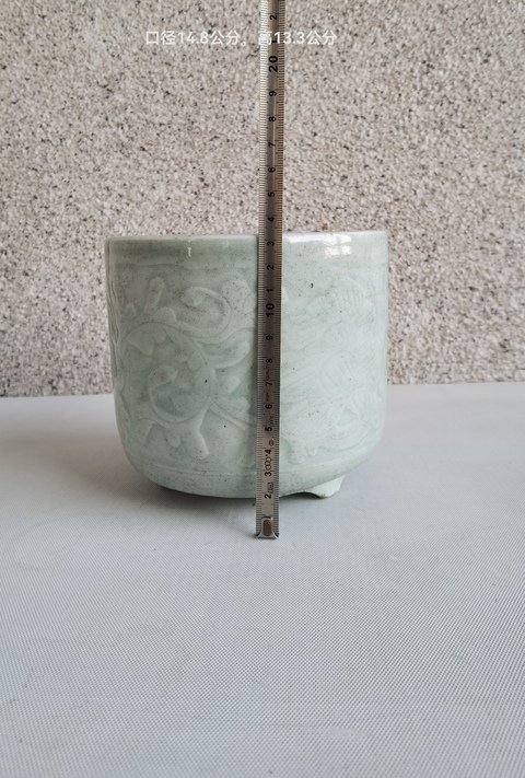 古玩陶瓷豆青釉刻花三足爐拍賣,當前價格398元