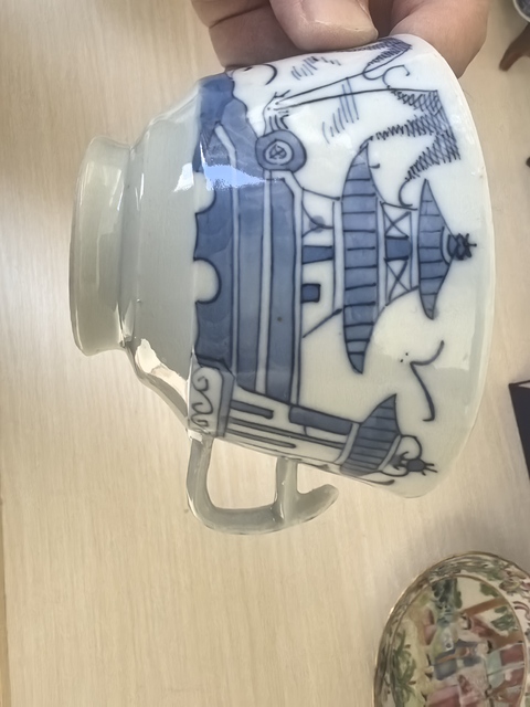 古玩陶瓷樓臺亭閣山水紋青花執杯拍賣，當前價格800元