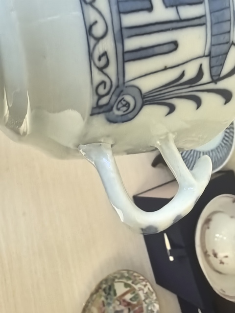 古玩陶瓷樓臺亭閣山水紋青花執杯拍賣，當前價格800元
