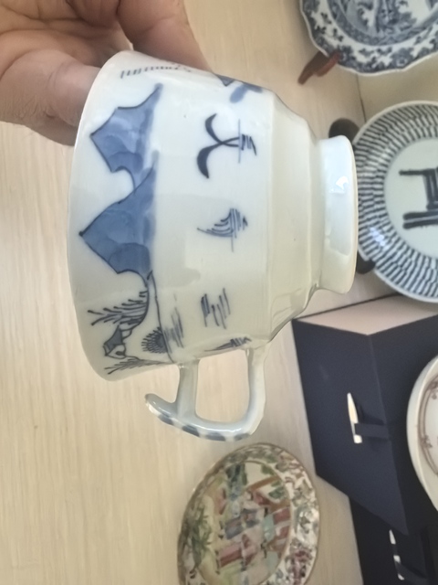 古玩陶瓷樓臺亭閣山水紋青花執杯拍賣，當前價格800元