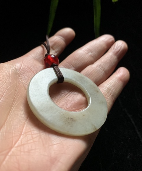 古玩玉器清代和田玉雕“素紋環(huán)”拍賣，當(dāng)前價(jià)格15000元