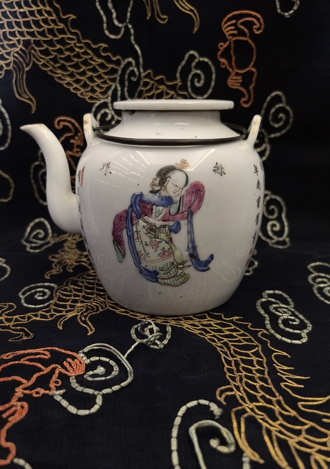 古玩陶瓷道光粉彩無雙譜人物茶壺拍賣,當前價格9888元