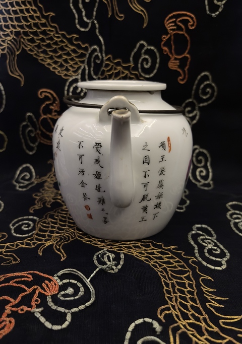古玩陶瓷道光粉彩無雙譜人物茶壺拍賣,當前價格9888元