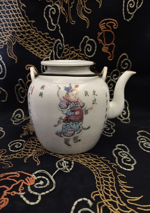 古玩陶瓷道光粉彩無雙譜人物茶壺拍賣,當前價格9888元