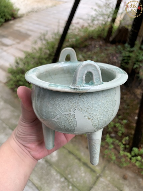古玩陶瓷館藏級精品南宋龍泉青瓷鼎式爐拍賣，當前價格9998元