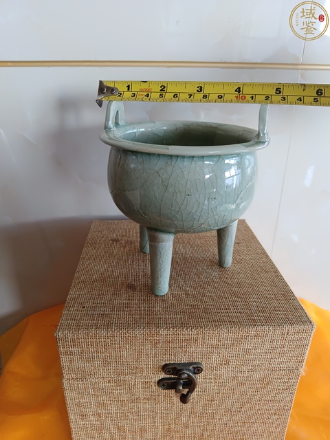 古玩陶瓷館藏級精品南宋龍泉青瓷鼎式爐拍賣，當前價格9998元