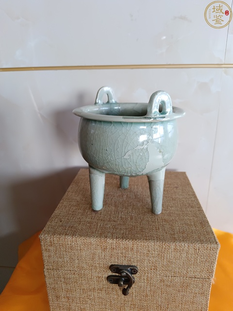 古玩陶瓷館藏級精品南宋龍泉青瓷鼎式爐拍賣，當前價格9998元