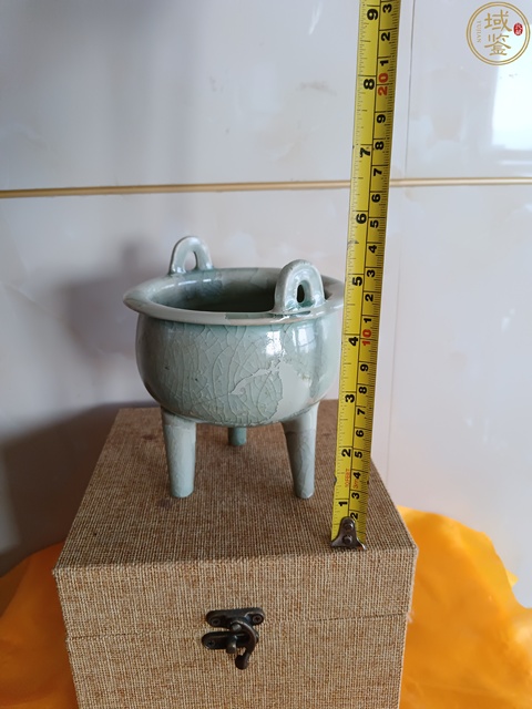 古玩陶瓷館藏級精品南宋龍泉青瓷鼎式爐拍賣，當前價格9998元