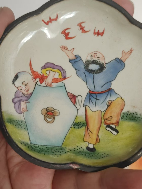 古玩陶瓷銅胎畫琺瑯嬰戲圖花口小碟拍賣，當前價格280元
