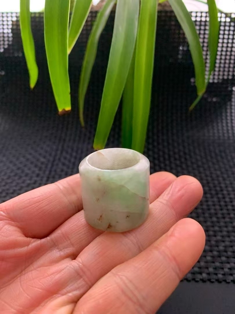 古玩玉器清代翡翠雕“素紋扳指”拍賣,當(dāng)前價(jià)格3300元