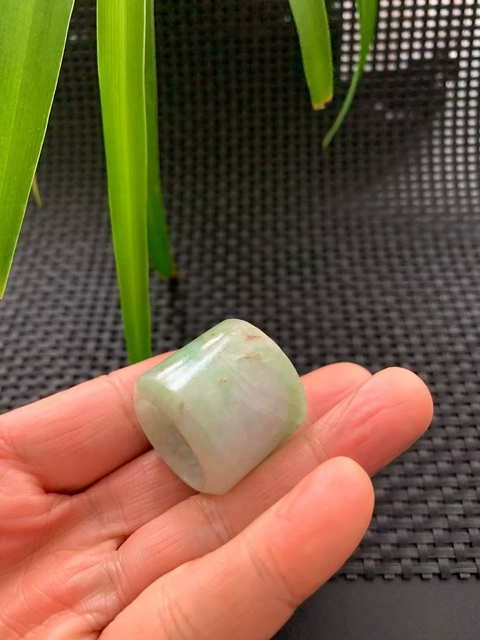 古玩玉器清代翡翠雕“素紋扳指”拍賣,當(dāng)前價(jià)格3300元