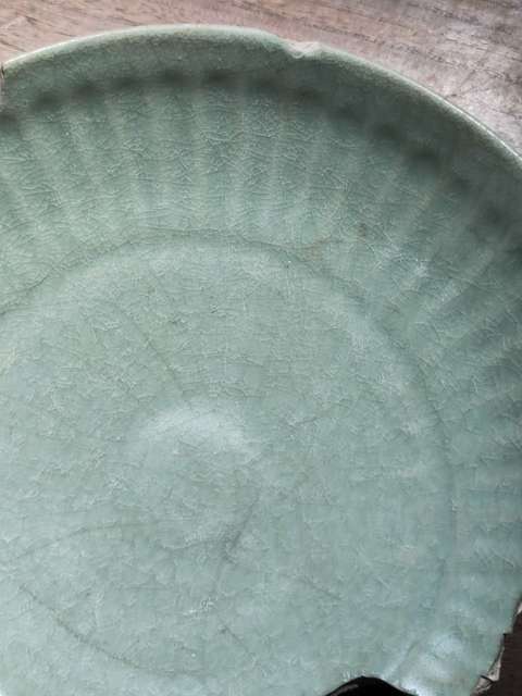 古玩陶瓷龍泉青瓷刻線(xiàn)條紋盤(pán)拍賣(mài),當(dāng)前價(jià)格0元
