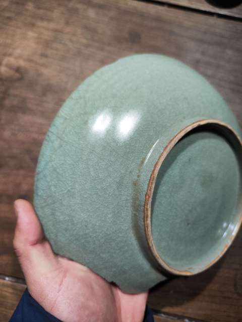 古玩陶瓷龍泉青瓷刻線(xiàn)條紋盤(pán)拍賣(mài),當(dāng)前價(jià)格0元