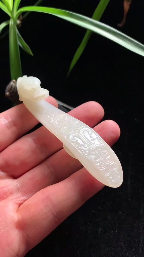 古玩玉器元明風格龍首和田玉雕“龍首帶鉤”拍賣，當前價格45000元