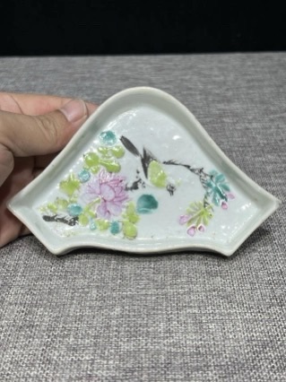 古玩陶瓷晚清淺降彩花鳥小角盤拍賣,當前價格560元