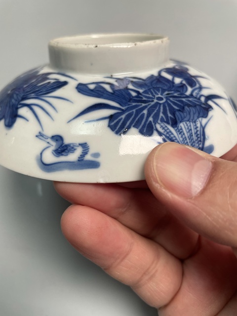 古玩陶瓷清晚期·青花荷池鴛鴦紋(滿池嬌)蓋碗拍賣,當前價格2180元