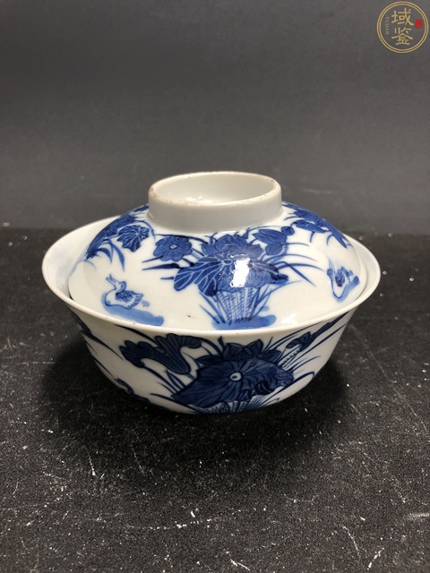古玩陶瓷清晚期·青花荷池鴛鴦紋(滿池嬌)蓋碗拍賣,當前價格2180元