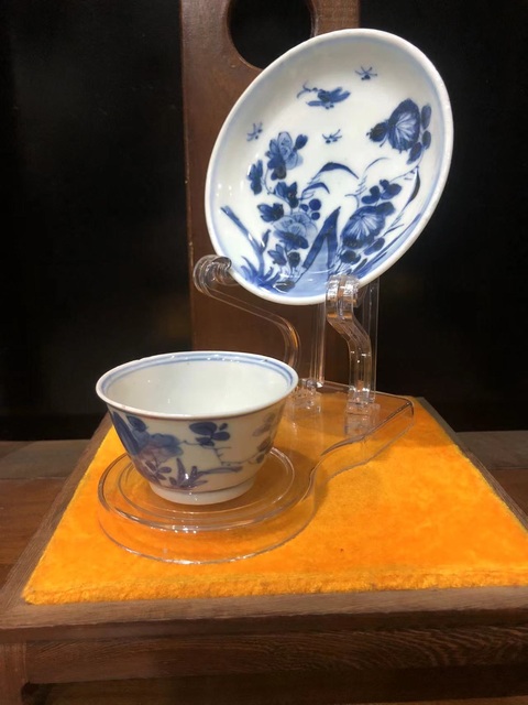 古玩陶瓷(精品杯碟)清-康熙-洞石花卉紋-青花杯碟套拍賣,當前價格1302元