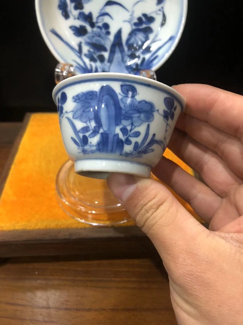 古玩陶瓷(精品杯碟)清-康熙-洞石花卉紋-青花杯碟套拍賣,當前價格1302元