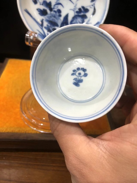 古玩陶瓷(精品杯碟)清-康熙-洞石花卉紋-青花杯碟套拍賣,當前價格1302元
