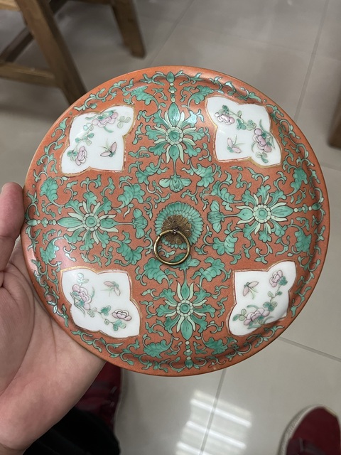 古玩陶瓷礬紅粉彩開窗花卉節(jié)盒拍賣，當(dāng)前價(jià)格8500元