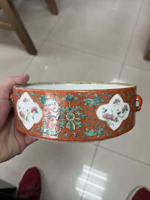 古玩陶瓷礬紅粉彩開窗花卉節(jié)盒拍賣，當(dāng)前價(jià)格8500元
