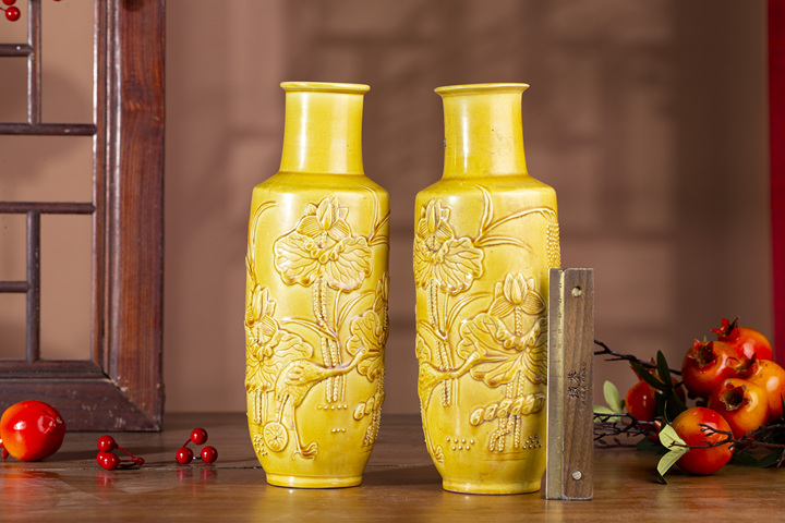 古玩陶瓷民國·黃釉模印一路連科紋棒槌瓶一對拍賣，當前價格5800元