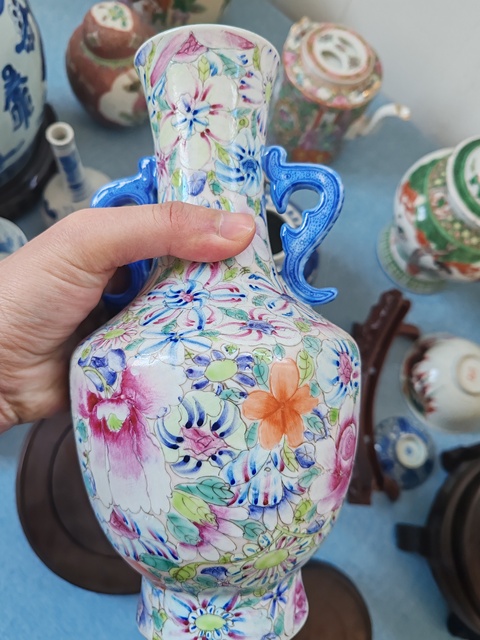 古玩陶瓷民國時期粉彩百花紋雙耳瓶拍賣，當前價格3990元