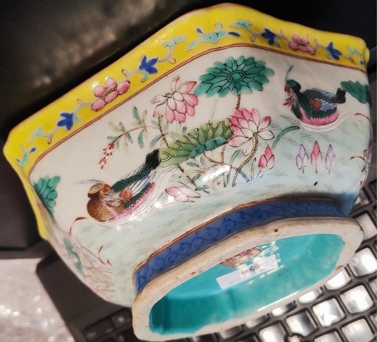 古玩陶瓷清同治粉彩蓮池鴛鴦紋倭角碗拍賣,當前價格6860元