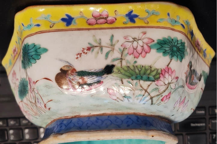 古玩陶瓷清同治粉彩蓮池鴛鴦紋倭角碗拍賣,當前價格6860元