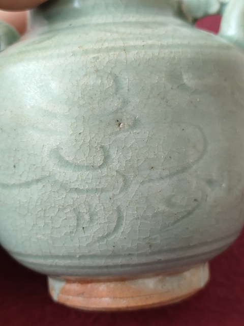 古玩陶瓷龍泉青瓷刻花執(zhí)壺拍賣，當(dāng)前價(jià)格8600元