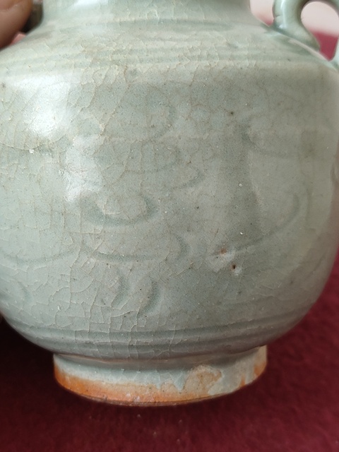 古玩陶瓷龍泉青瓷刻花執(zhí)壺拍賣，當(dāng)前價(jià)格8600元