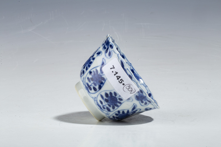 古玩陶瓷清光緒·青花開窗花卉紋花口杯碟拍賣,當(dāng)前價格640元