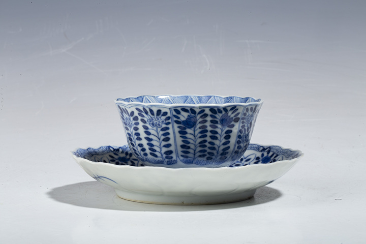 古玩陶瓷清光緒·青花洞石花鳥紋花口杯碟真品鑒賞圖
