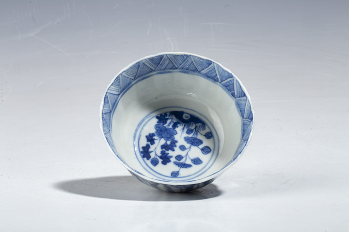 古玩陶瓷清光緒·青花洞石花鳥紋花口杯碟真品鑒賞圖