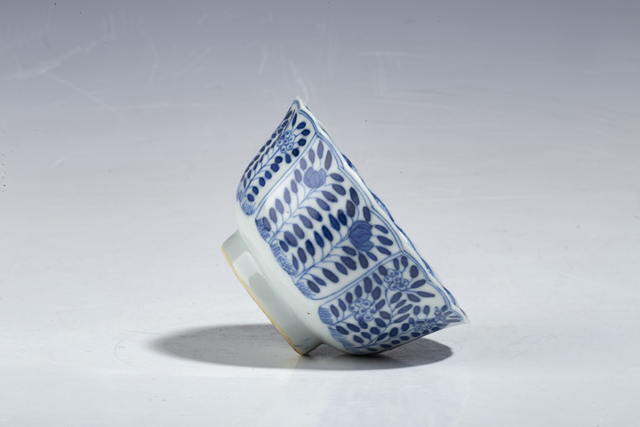 古玩陶瓷清光緒·青花洞石花鳥紋花口杯碟真品鑒賞圖