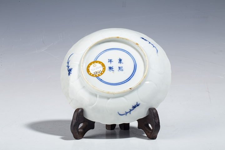 古玩陶瓷清光緒·青花洞石花鳥紋花口杯碟真品鑒賞圖