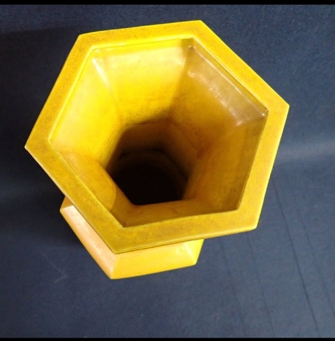 古玩陶瓷黃釉瓶拍賣，當(dāng)前價(jià)格3500元