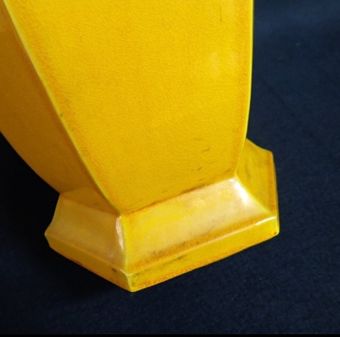 古玩陶瓷黃釉瓶拍賣，當(dāng)前價(jià)格3500元