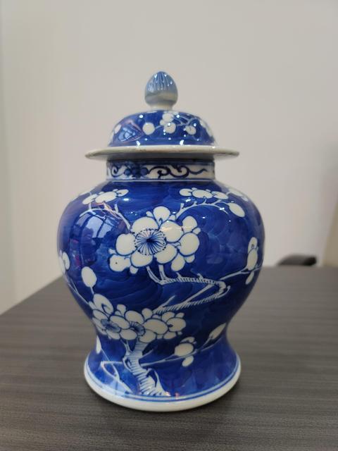 古玩陶瓷青花留白冰梅紋將軍罐拍賣,當前價格1680元