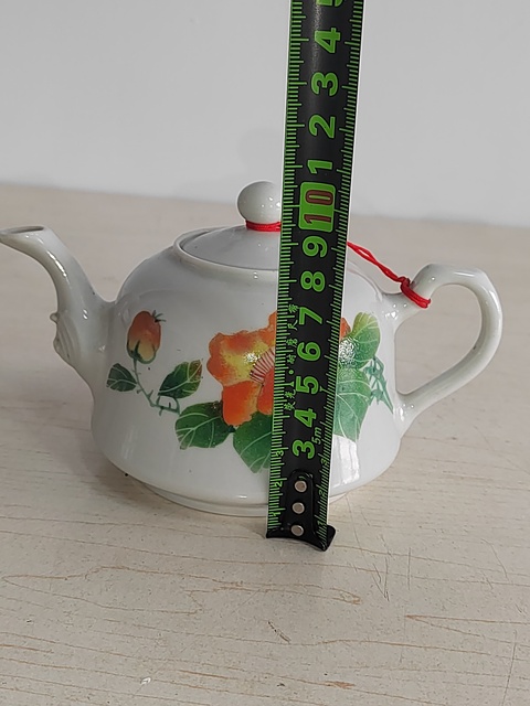 古玩陶瓷花卉紋執(zhí)壺拍賣，當(dāng)前價格300元