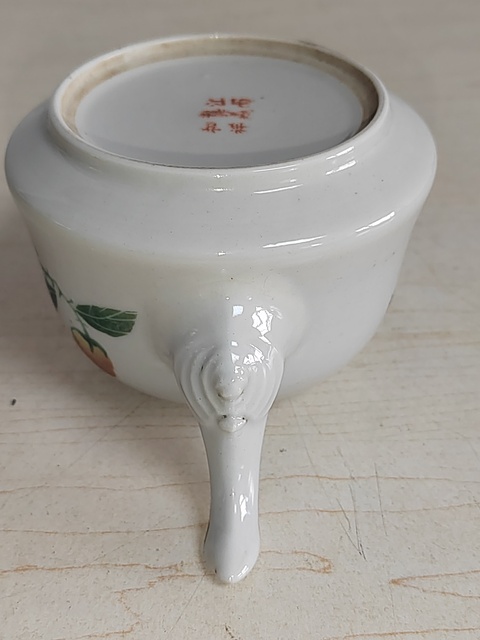 古玩陶瓷花卉紋執(zhí)壺拍賣，當(dāng)前價格300元