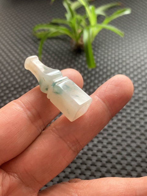 古玩玉器清代翡翠雕“煙嘴”拍賣,當前價格2300元