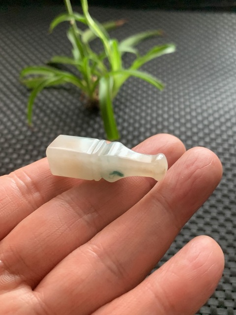 古玩玉器清代翡翠雕“煙嘴”拍賣,當前價格2300元