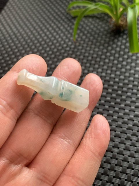 古玩玉器清代翡翠雕“煙嘴”拍賣,當前價格2300元