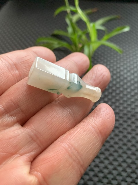 古玩玉器清代翡翠雕“煙嘴”拍賣,當前價格2300元