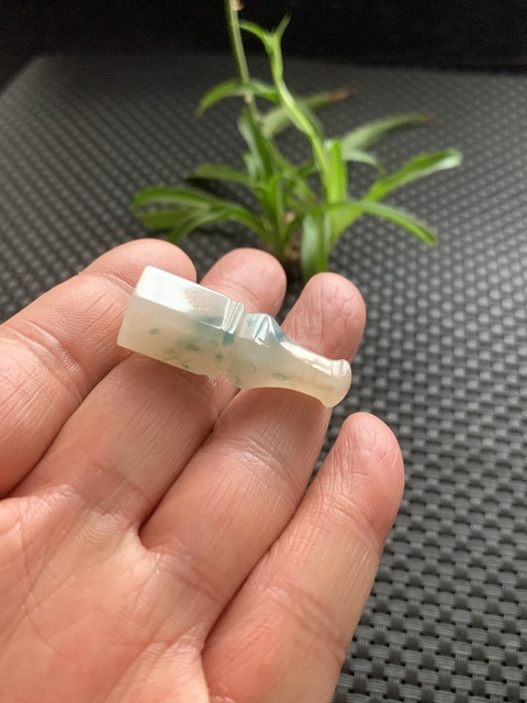 古玩玉器清代翡翠雕“煙嘴”拍賣,當前價格2300元